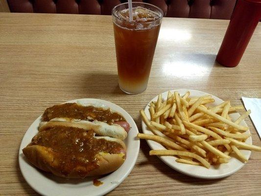 Two coneys and a fry.