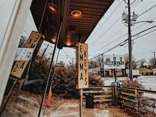 Cute vintage burger joint feel.