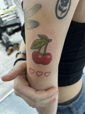 this is what vermin the tattoo artist did. cute but not at all what was asked for.