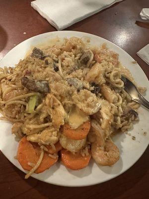 Hibachi included carrots, shrimp, steak, broccoli, noodles, rice, chicken, and Yum Yum sauce