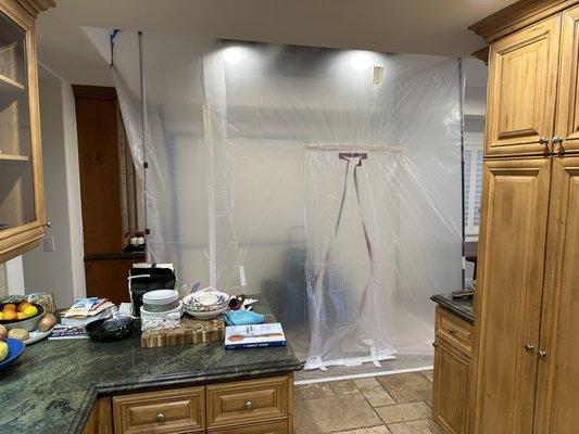 Dust/ dry down containment. Minimize spread of dust throughout home.