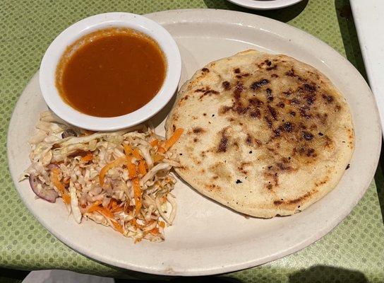 Pupusa revuelta (pork & cheese)