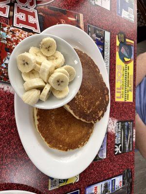 Pancakes with bananas