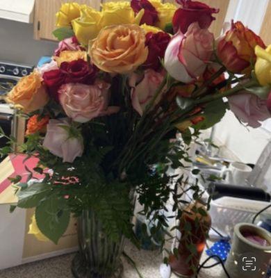 This is what was sent to my friend! Not even close to what I ordered! And no where near 100 roses that I paid for!