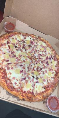 Pineapple, red onions, ham