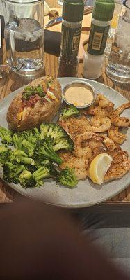 Grilled and seasoned shrimp with a remoulade sauce.