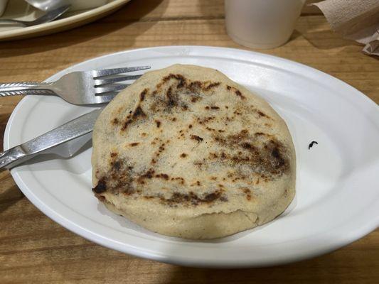 Pupusa revuelta que es de queso orozco y chicharrón