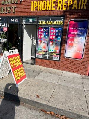 Front of Santa Monica phone repairs business