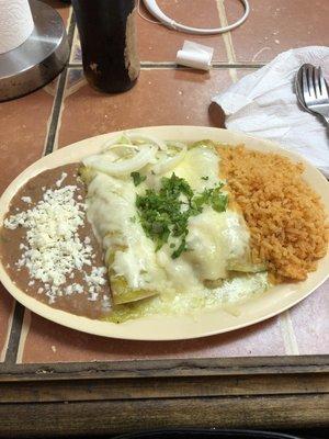 Enchiladas de pollo con salsa verde