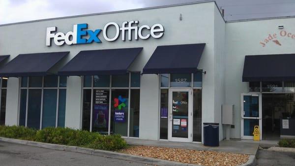 Front of Fedex on Federal HIghway