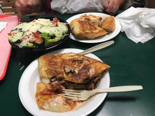 Calzone and garden salad!  Yum and more then enough for Two adults. Highly recommended.