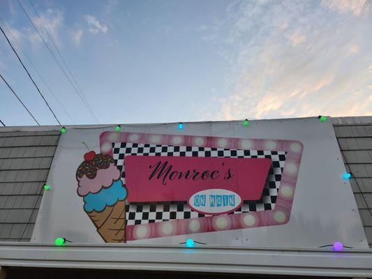 Monroe's on Main