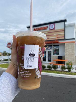 Medium iced coffee with gingerbread