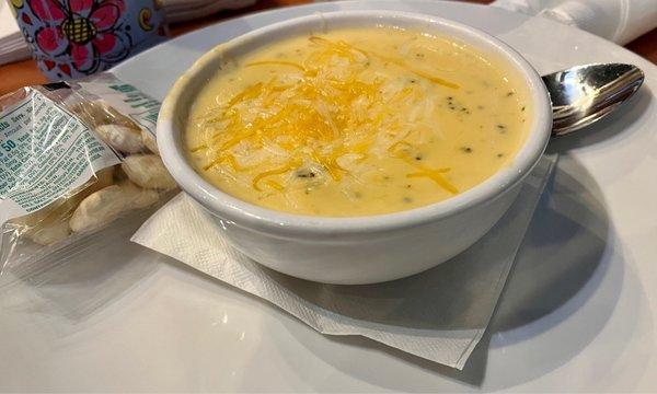 Yummy Broccoli And Cheddar Cheese Soup