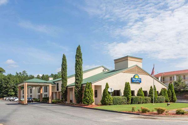 Welcome to the Days Inn and Suites Norcross