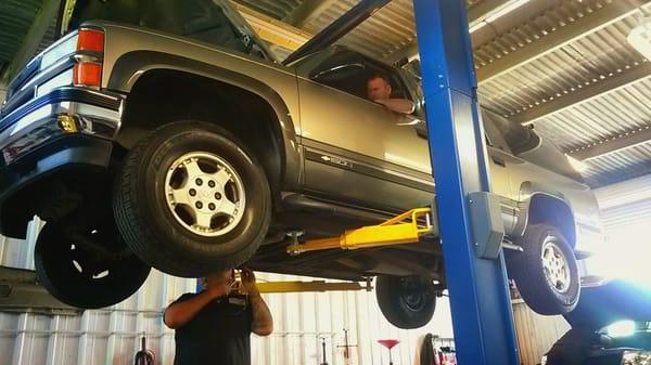 On Site Auto crew working hard for their customers! Best auto repair in town!!