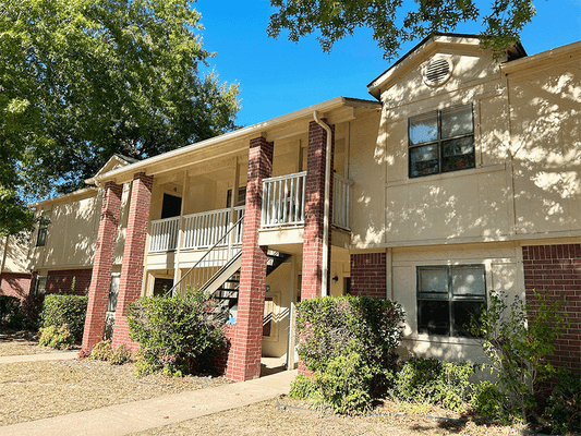 The Greens At Lakeside Apartments