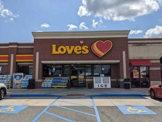 Love's Travel Stop, Lee