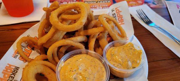 Onion rings with tangy sauce