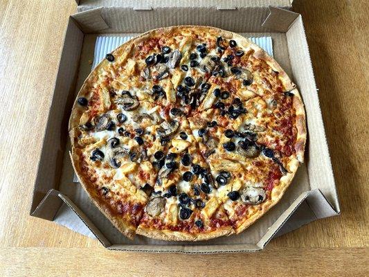 Large (14") Mushroom, Black Olive & Chicken on Thin Crust - Mmm!