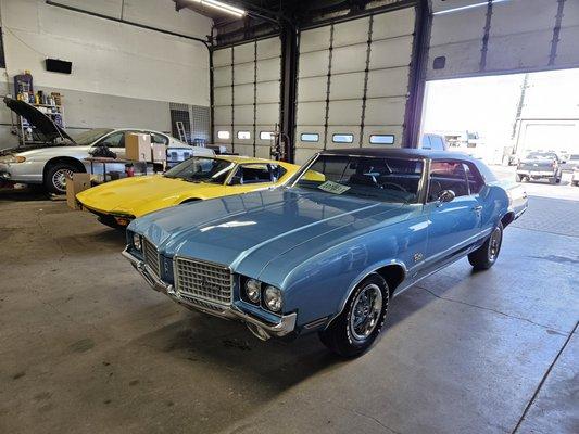 1972 Cutlass Supreme with original AM radio and single front speaker