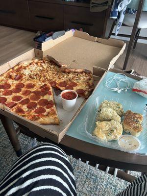 Large pizza half chicken half pepperoni and garlic knots