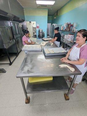 Our panaderos, or breadmakers, ensure quality and consistency is always the highest. Salvadoran "pan francés" is a daily staple at mealtime.