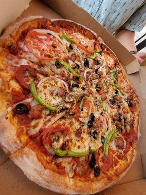 Half and half meat and veggie supremo 16", 8 slices