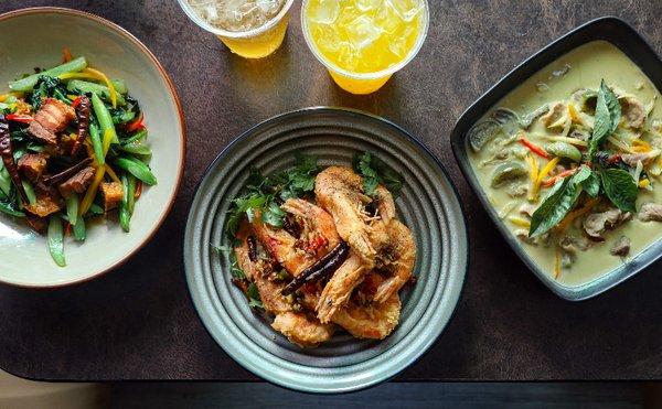 Delicacy of fried foods! Pork belly with Chinese broccoli (left) and spicy and salty stir fried prawns (middle)!