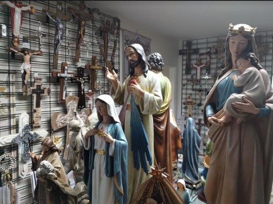 Very Beauitful Jesus and The Virgin Mary Statues.