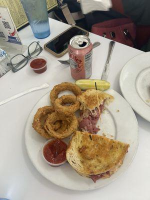 Ruben sandwich with onion rings ! Was SOOOO GOOOOOD !!