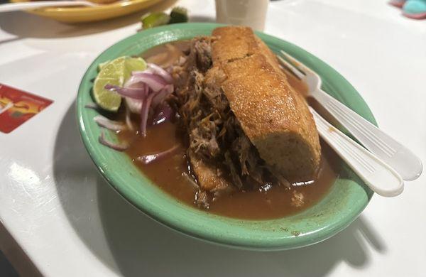 Torta Ahogada de carnitas