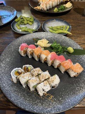 Roll combo: rainbow roll, Eel Roll