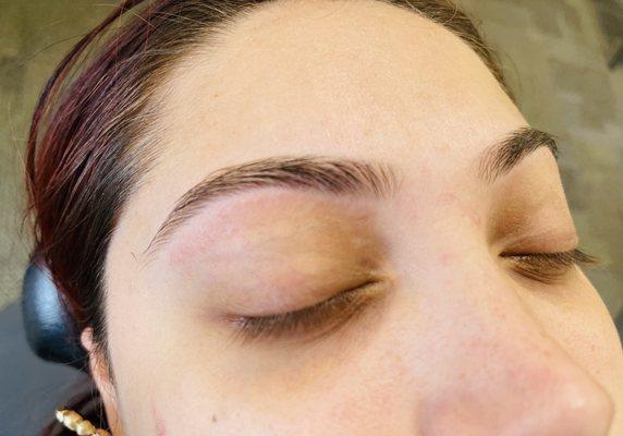 Eyebrows threading