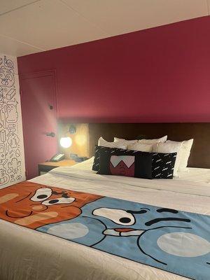 Gumball room- why is there a Steven universe pillow?