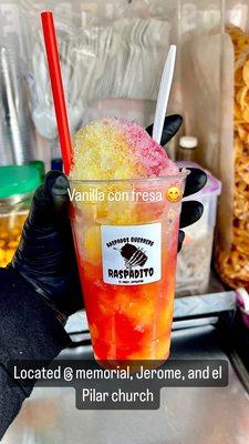 Vanilla and fresa raspados