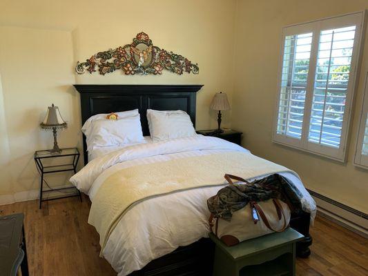 Cozy bedroom with terrific sheets