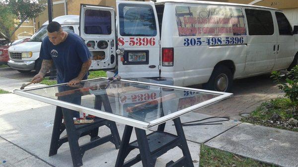 Sliding glass door repair Reparacion de Puertas de cristal