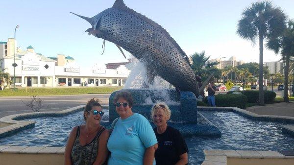 The girls at the fountain