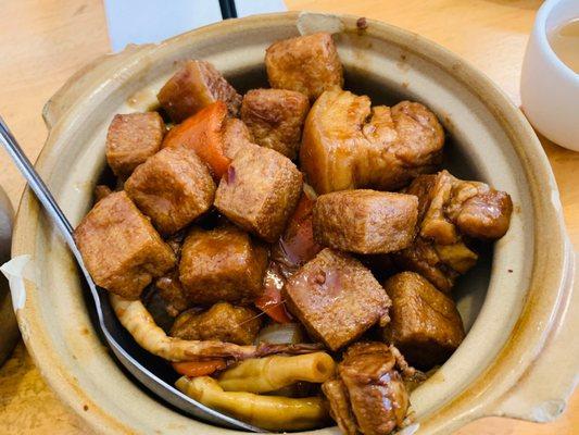 Pork Spare Ribs with Radish in Clay Pot