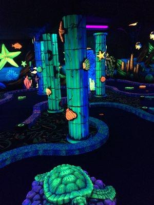 Indoor black light mini golf