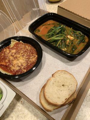 Kids beef ravioli, garlic bread, and sautéed spinach. Yum!