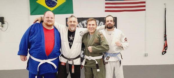 Gi Jiu Jitsu with 3rd Degree Black Belt Professor Claudio Mattos!