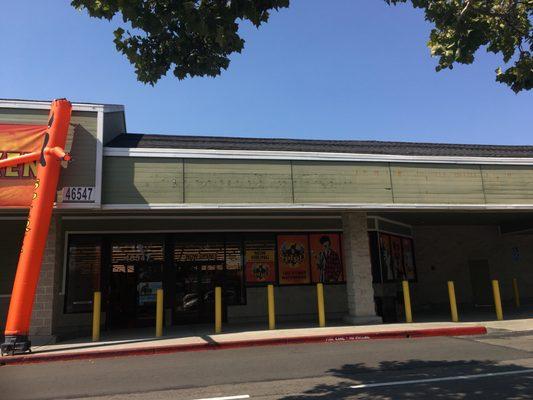 Spirit Halloween Store Front, Warms Springs Plaza, Fremont, CA.