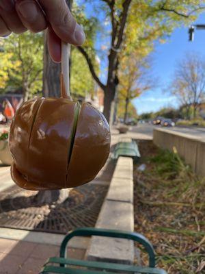 Caramel apple