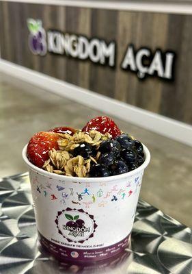 Pura Vida Bowl

Açaí topped with strawberry, blueberry, granola & honey