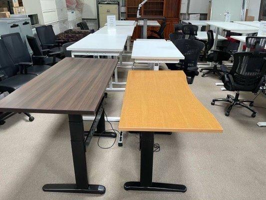 Electric adjustable sit - stand desks