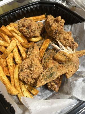 Lemon Pepper wings w/ Cajun Fries