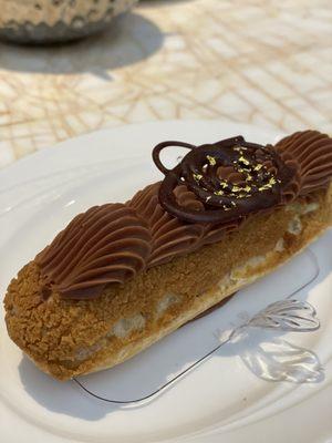 Chocolate eclair