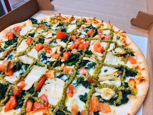 Chicken pesto pizza